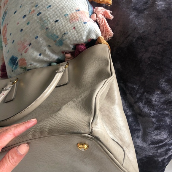 Prada Saffiano - Picture 8 of 8